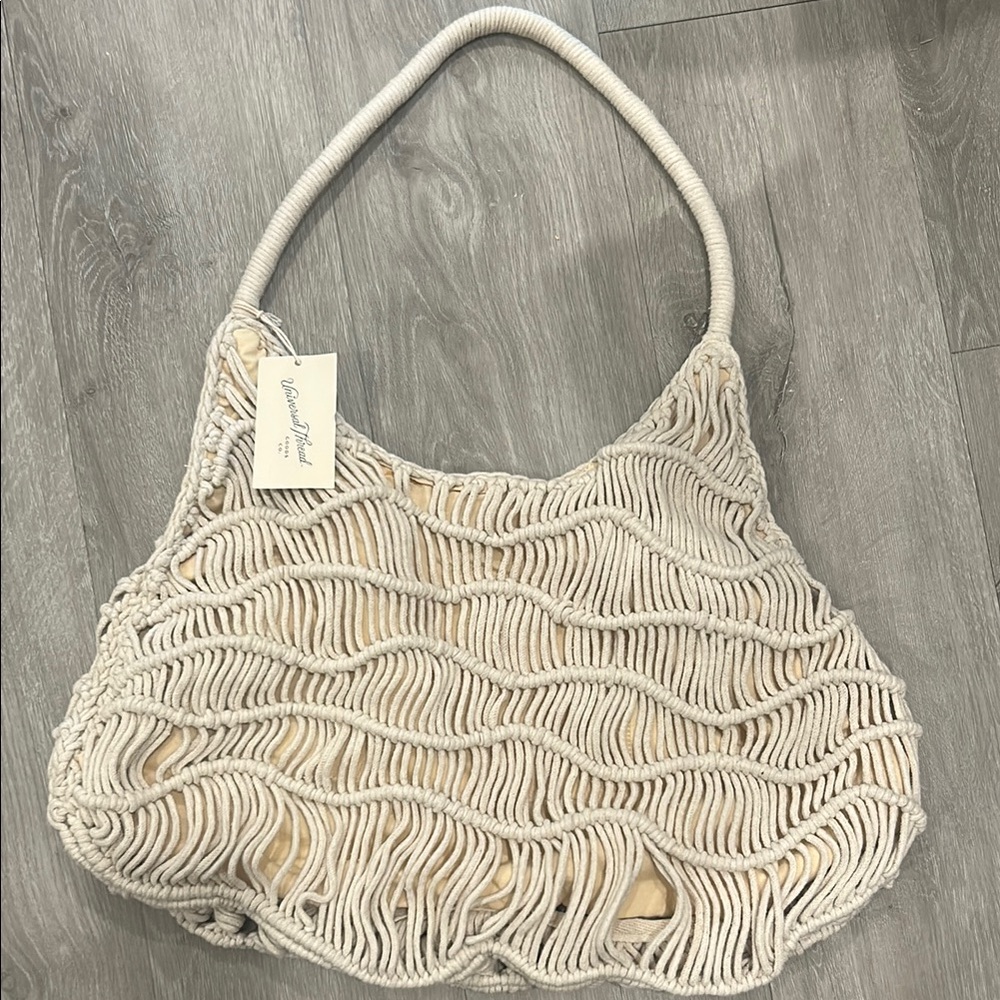 Target// Universal Thread Woven Shoulder Bag